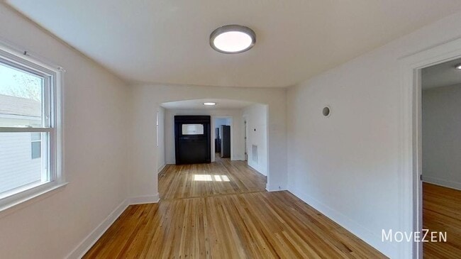 Building Photo - 1710 Oakwood Ave