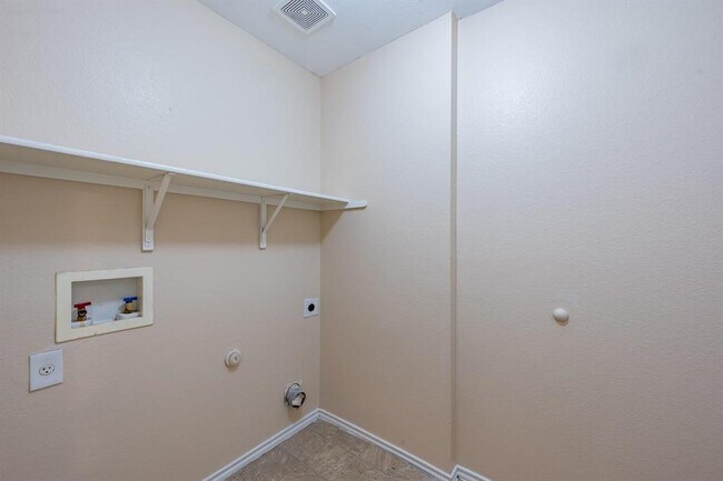 Building Photo - 218 Mossy Rock Dr