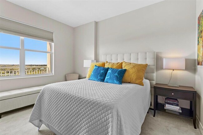 Building Photo - 1325 Snell Isle Blvd NE