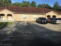 Building Photo - Large 2 bed 2 bath inside laundry. Pet fri...