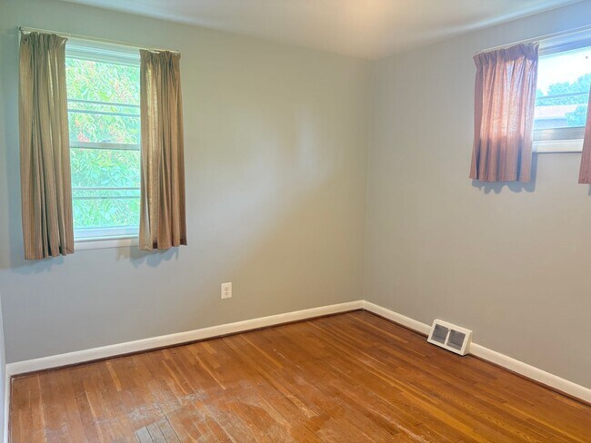 Building Photo - 6192 Northwood Dr
