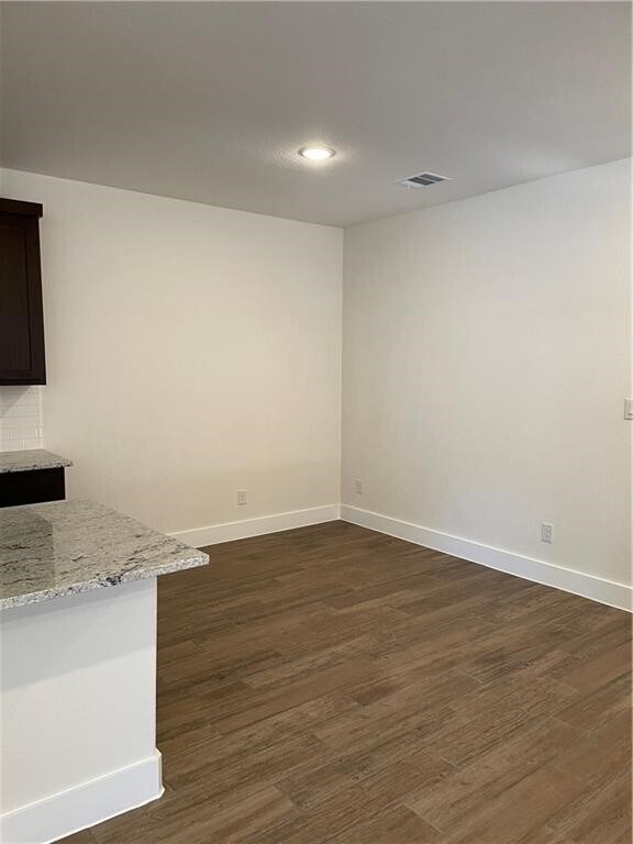 Building Photo - 624 Parkline Dr