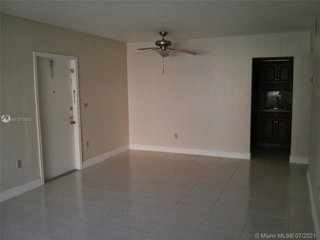 Building Photo - 13751 SW 90th Ave