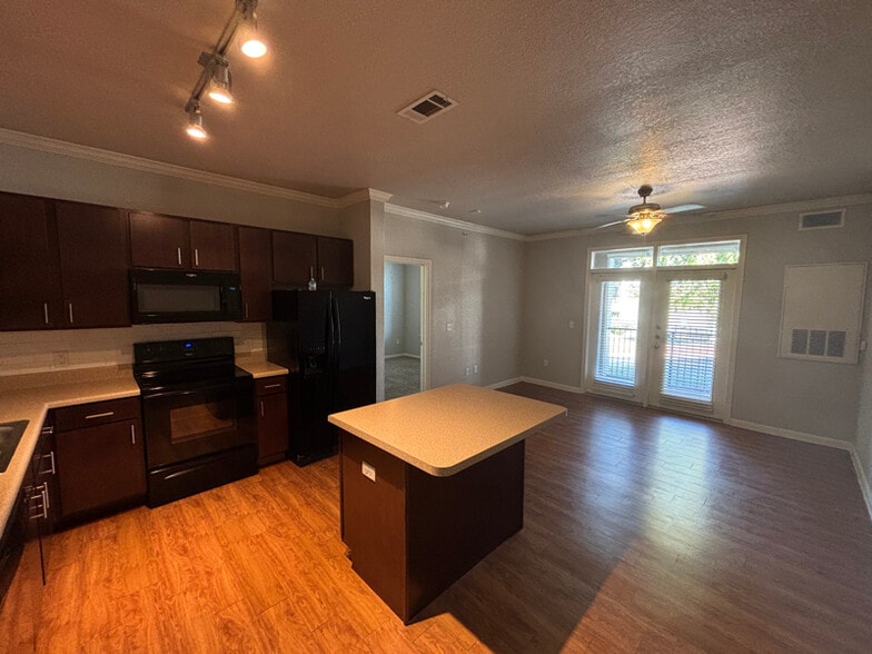 Primary Photo - 1811 Medical Pkwy