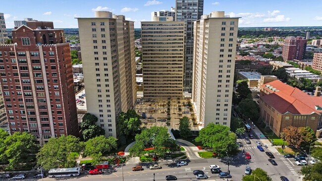 Primary Photo - 3950 N Lake Shore Dr
