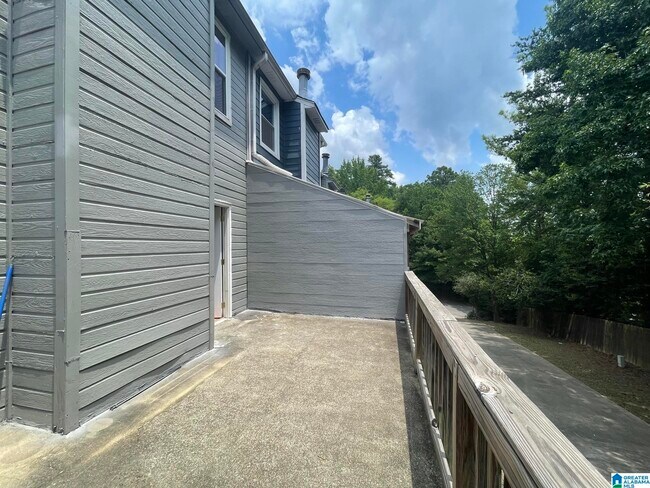 Building Photo - 1727 Ashwood Dr