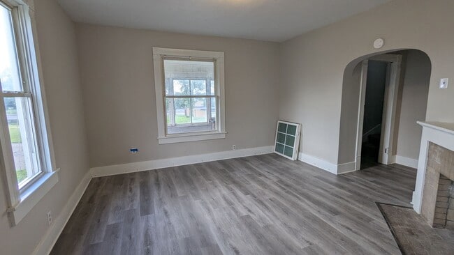 Building Photo - Charming 3-bedroom, 1.5-bathroom house loc...