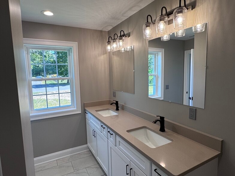 Building Photo - 21 Charles St