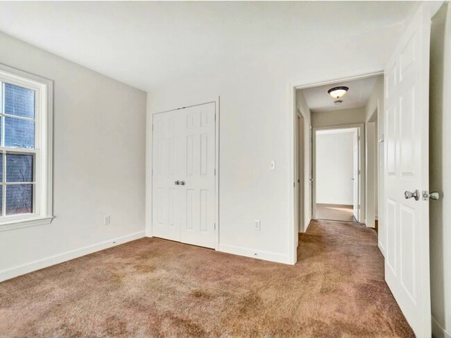 Building Photo - 305 S Calhoun St