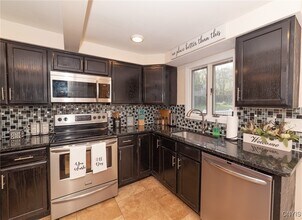 Building Photo - 312 Hall Ave