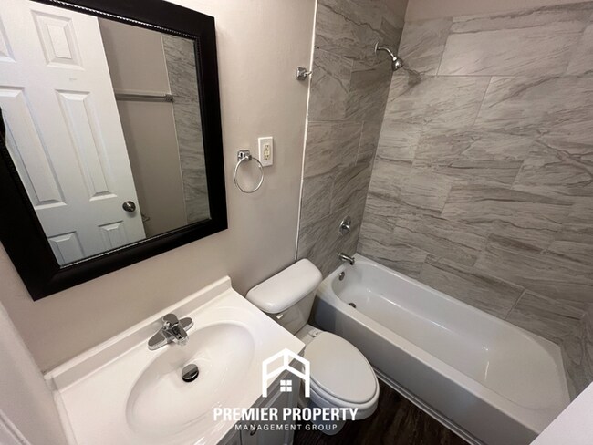 Building Photo - 211 Burwood Dr