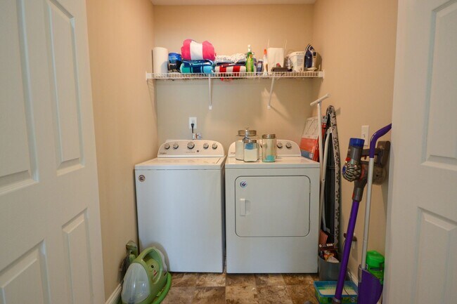 Building Photo - Beautiful 3 Bedroom Home in Everett's Creek Community