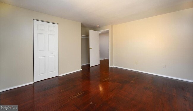 Building Photo - 7737 Greymont St