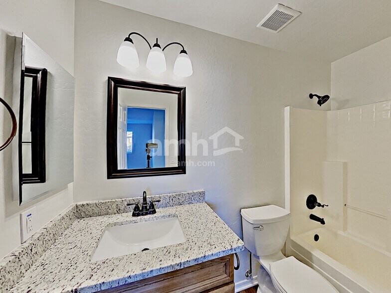 Building Photo - 13830 W Keim Dr