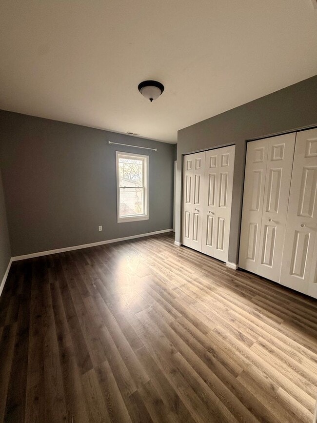 Building Photo - 713 S 4th St