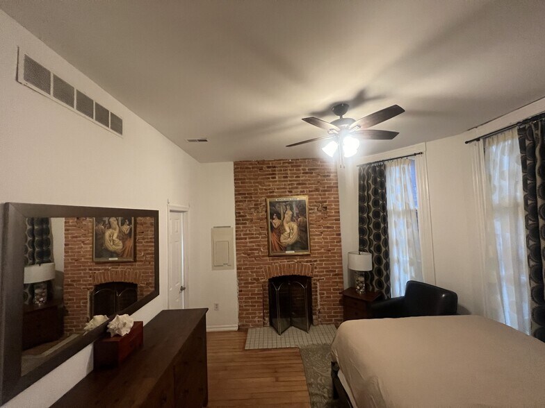 Primary Photo - 2030 Park Ave