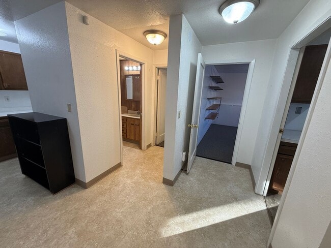 Building Photo - 524 N Klevin St