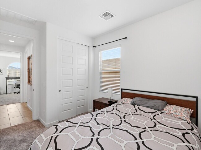 Building Photo - 9712 E Twinkle Ave