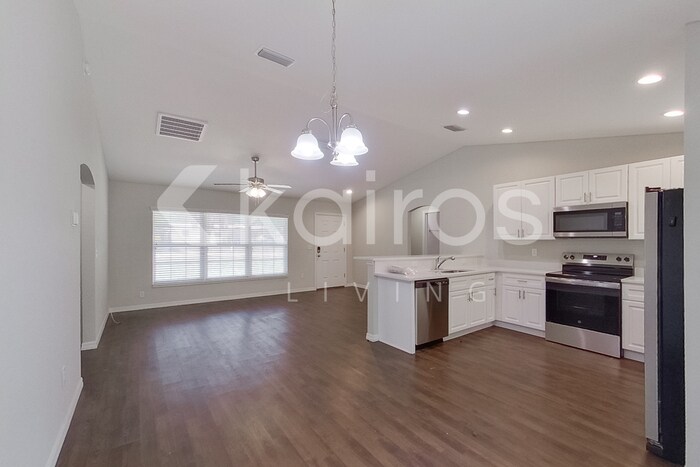 Building Photo - 3820 SE 136th Pl