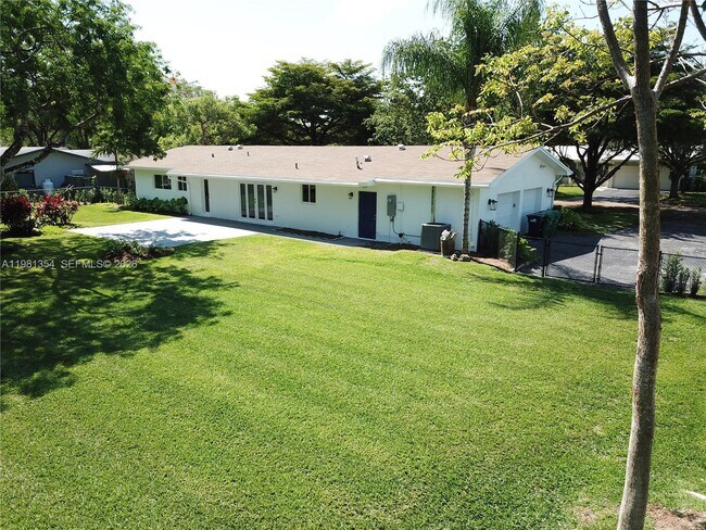 Building Photo - 10343 SW 114th St