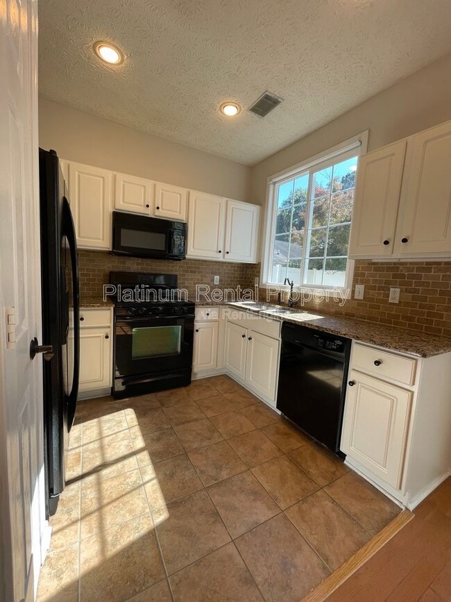 Building Photo - 301 Harmony Ct