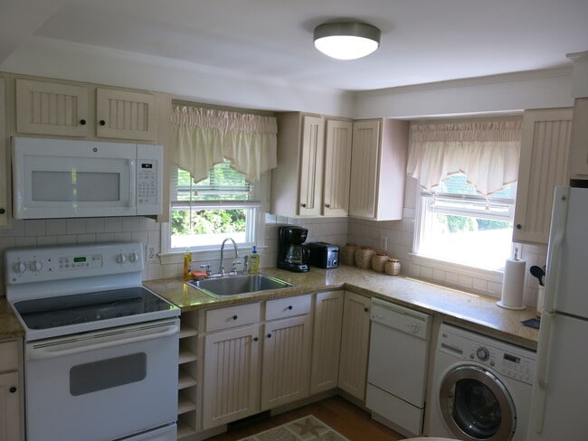 Building Photo - 223 Purgatory Rd