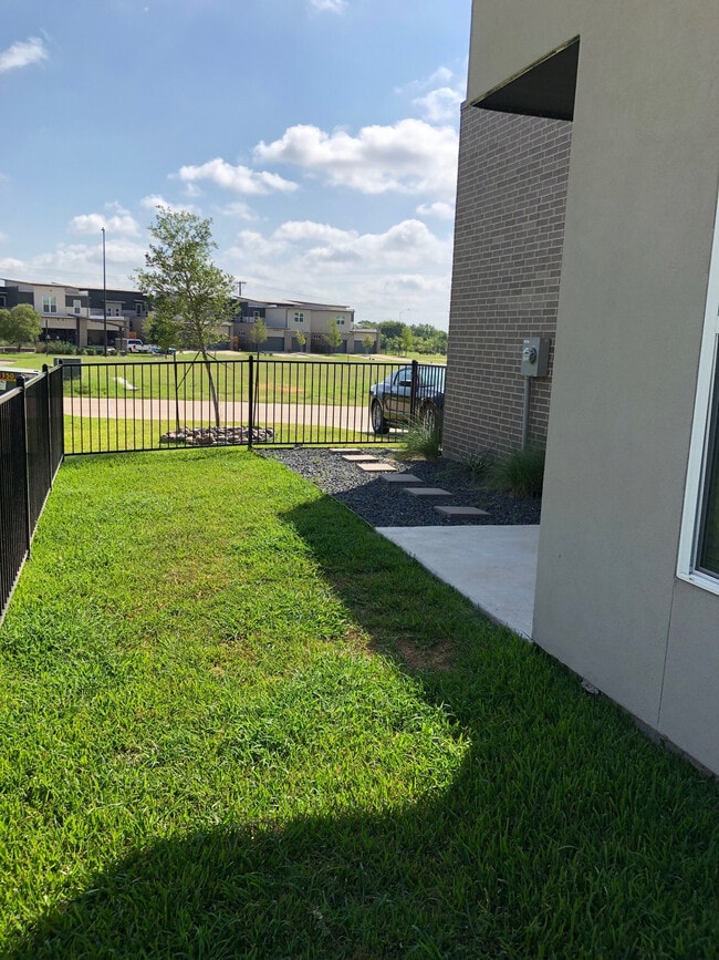 Building Photo - 3919 WS Phillips Pkwy