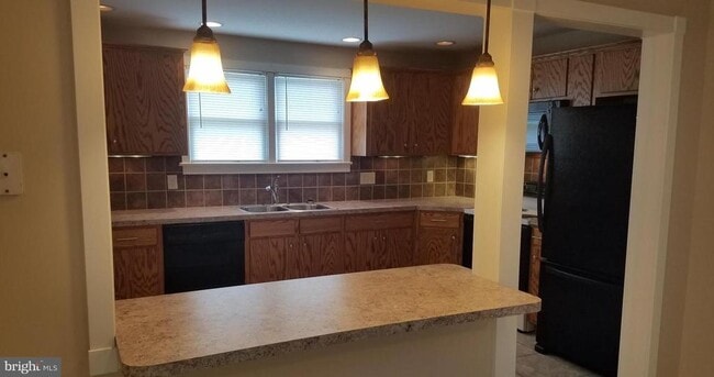 Building Photo - 9662 Teffeteller Ln