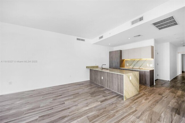 Building Photo - 801 S Miami Ave