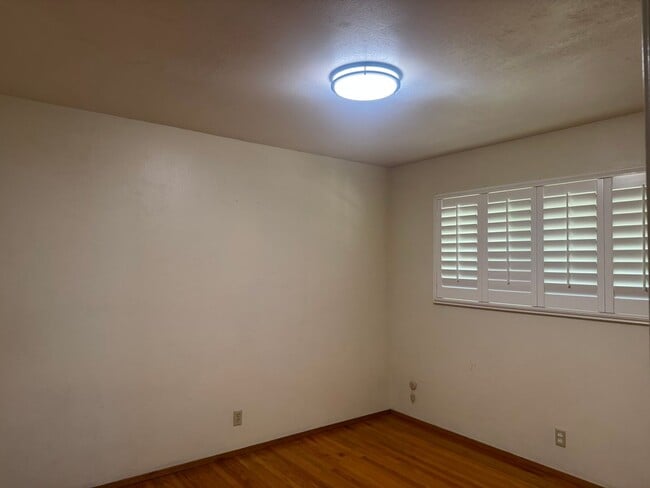 Building Photo - 519 San Remo St