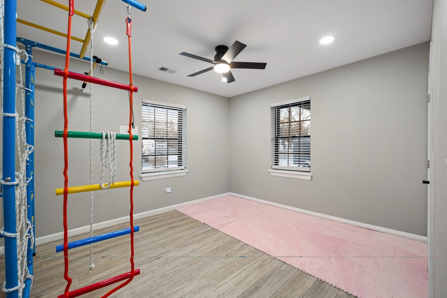 Building Photo - 207 Woodlawn Ave