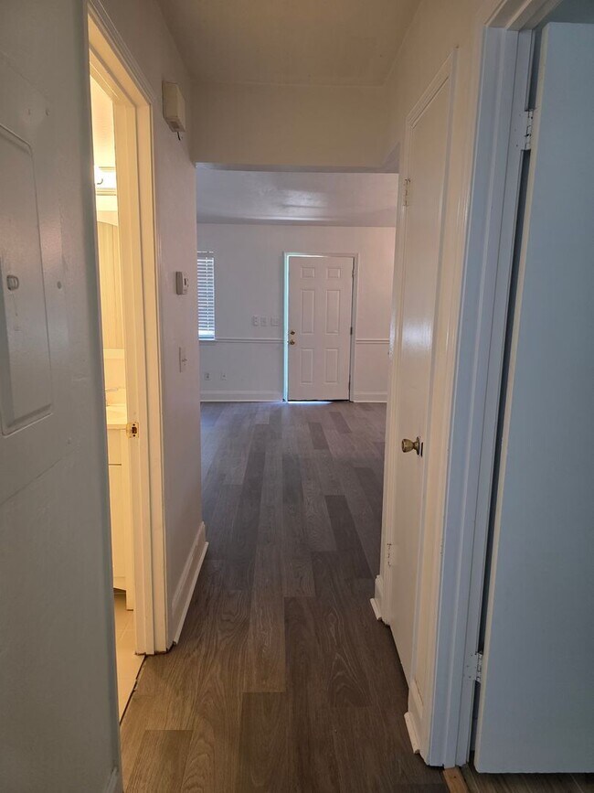 Building Photo - 2350 Hartsfield Way