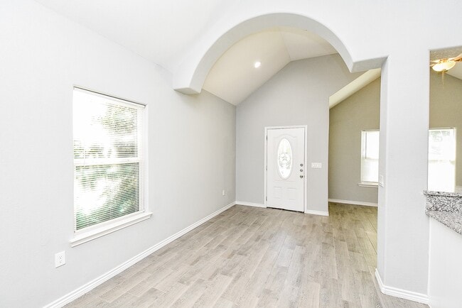 Building Photo - 16948 W Ivanhoe St