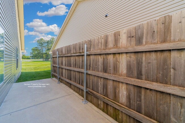 Building Photo - 5326 N Hillside St