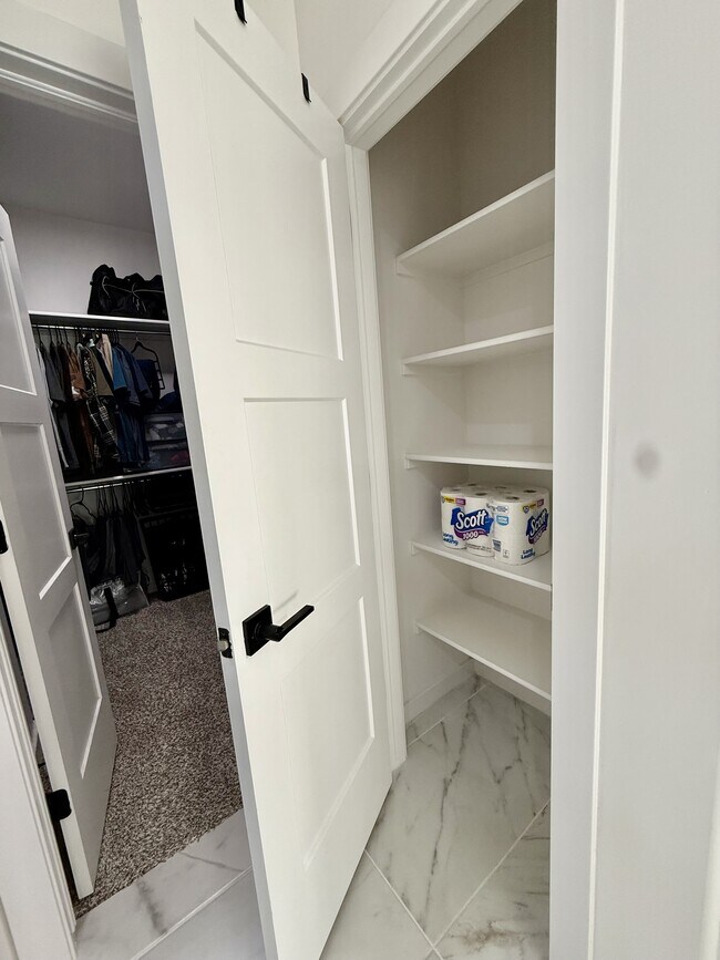 Building Photo - 15052 Destination Ave