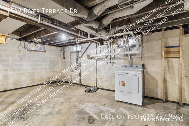 Building Photo - 1542 River Terrace