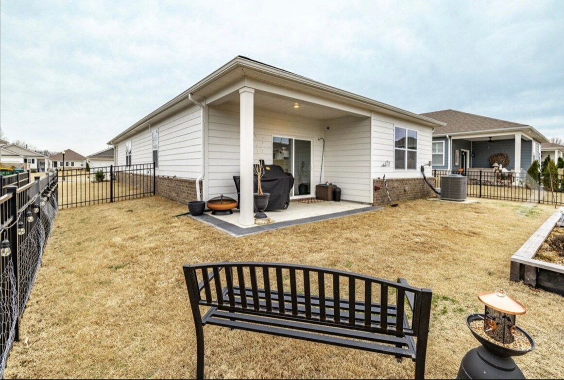 Building Photo - 7355 Lang Ave