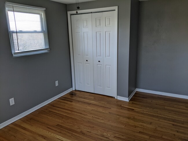 Building Photo - 907 Hooper Rd