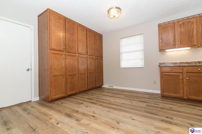 Building Photo - 214 Eagle Way