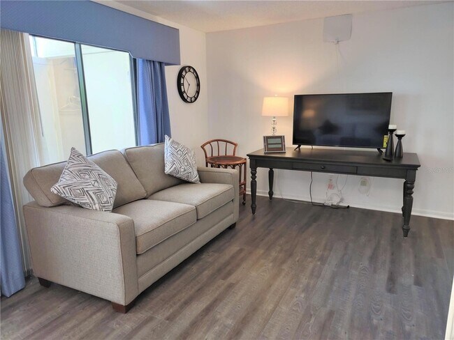 Building Photo - 650 Bird Bay Dr E