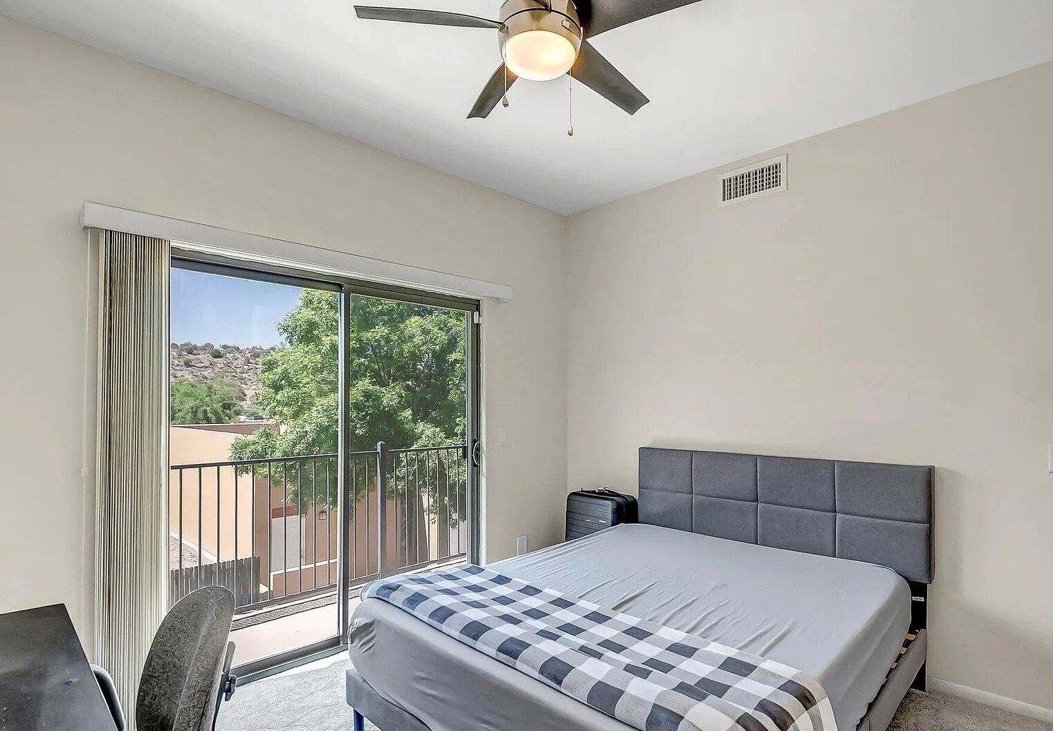 Building Photo - 4220 N Montezuma Ave