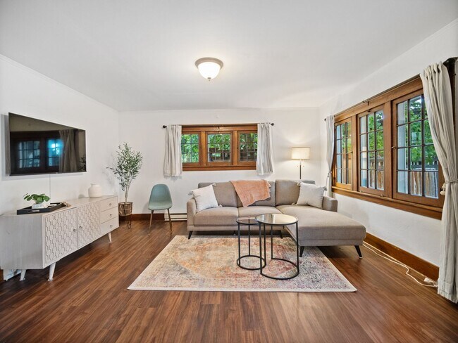 Building Photo - Charming Furnished 2BR Bungalow in Rockwood