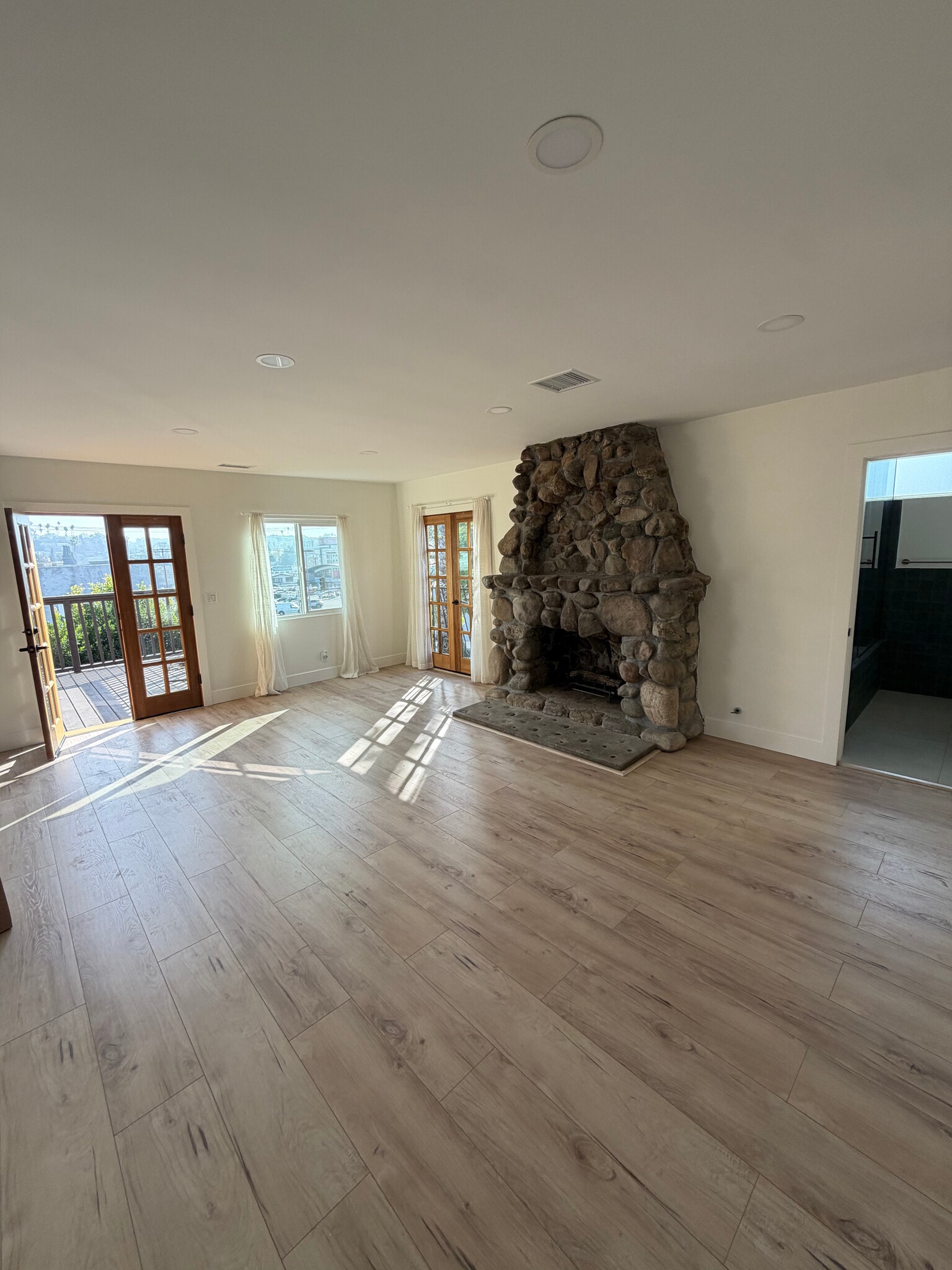 Building Photo - 2113 Montana St