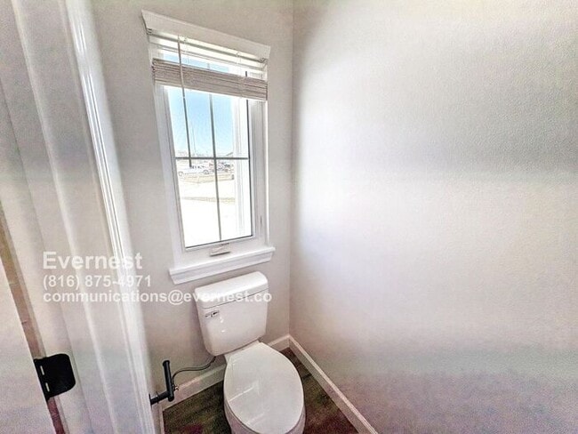 Building Photo - Beautiful 3-Bedroom Townhome with Modern A...