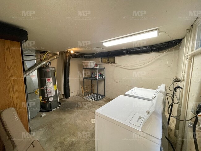 Building Photo - 511 1/2 S Grant Ave