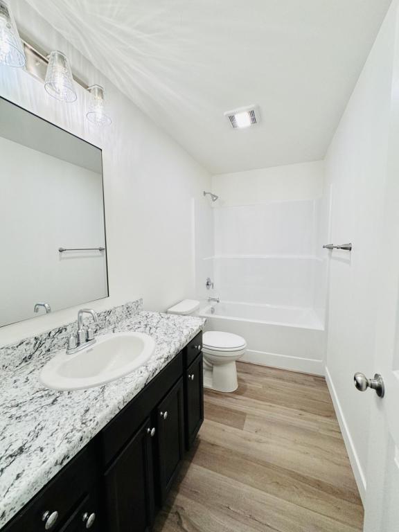 Building Photo - 208 Kinross Ct