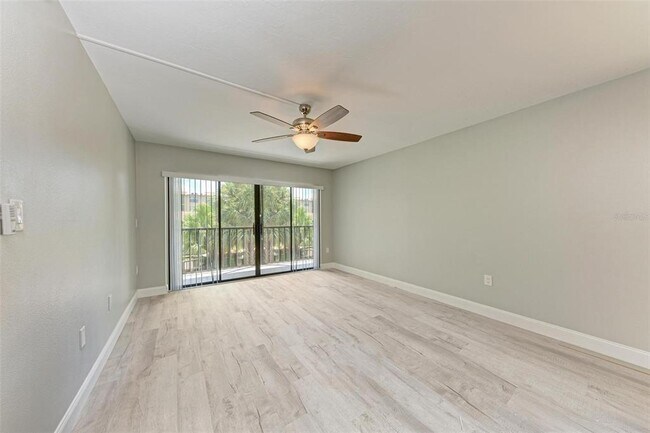 Building Photo - 515 30th Ave W