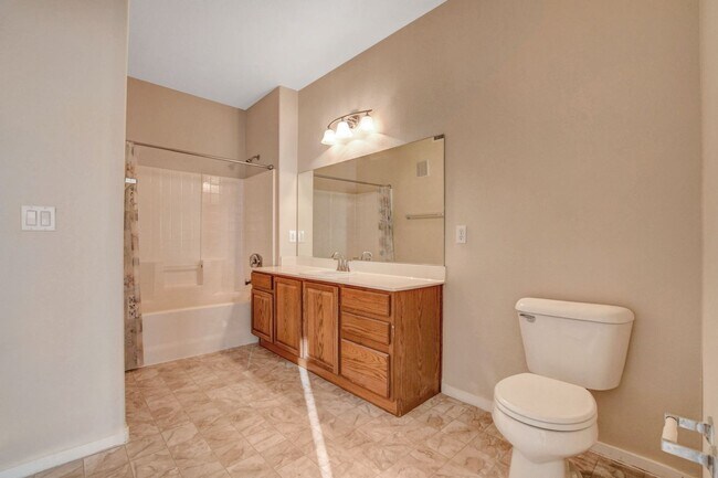 Building Photo - FIRST FLOOR CONDO IN GATED COMMUNITY W/ SINGLE CAR GARAGE