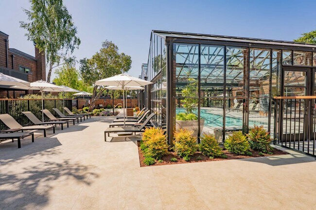 Courtyard/Pool - Indian Creek Apartments