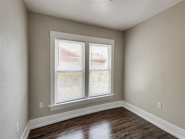 Building Photo - 8318 Lawler St